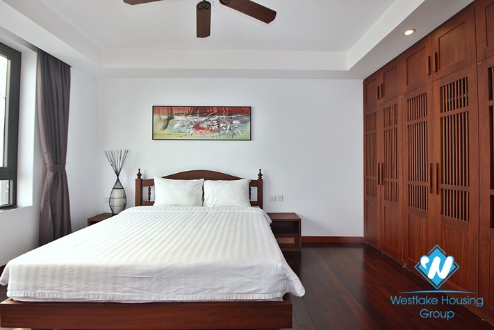 A lake view 3 bedroom apartment in Tu hoa, Tayho, Hanoi